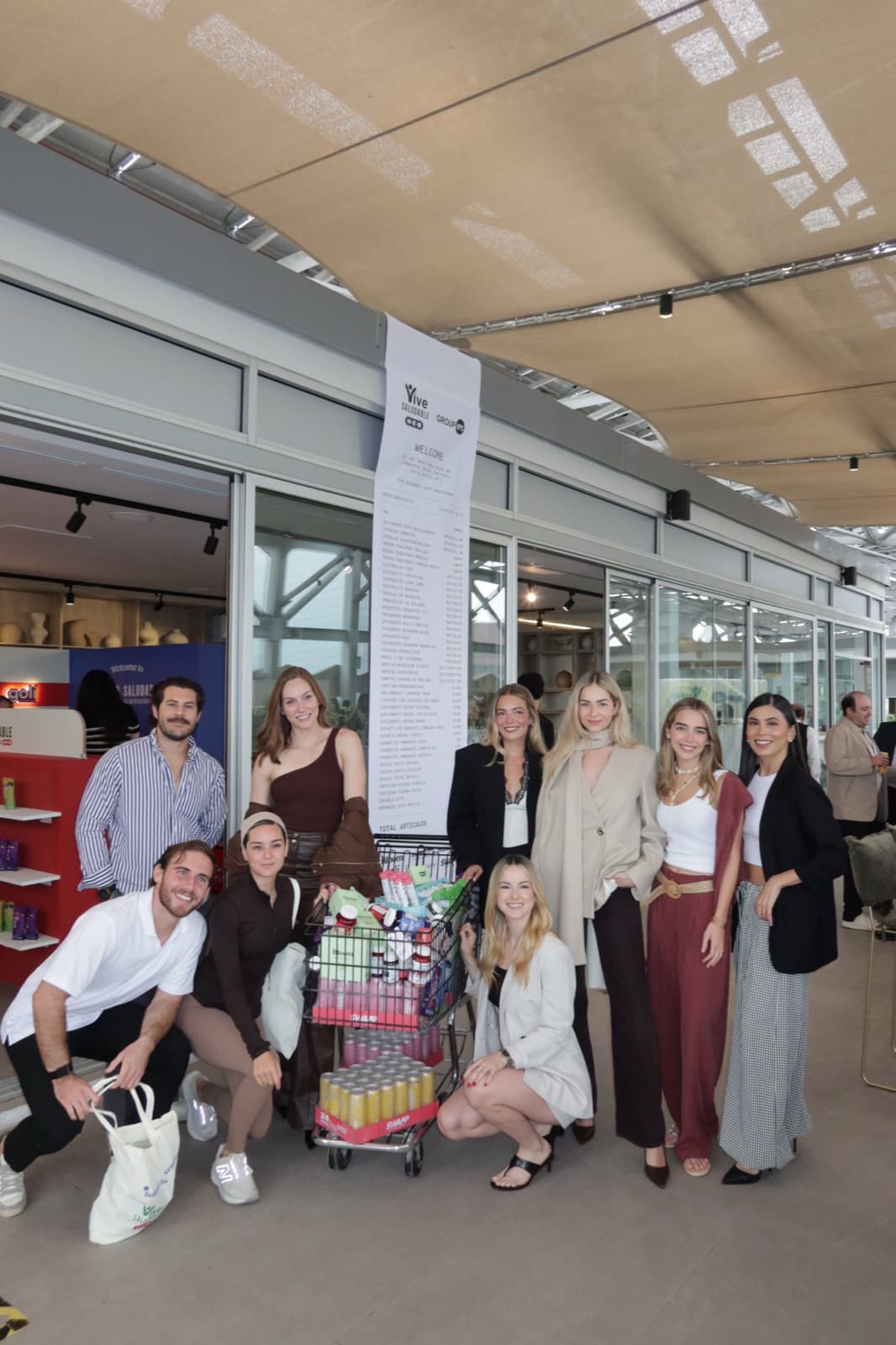 Equipo de PRPL con talentos en un evento